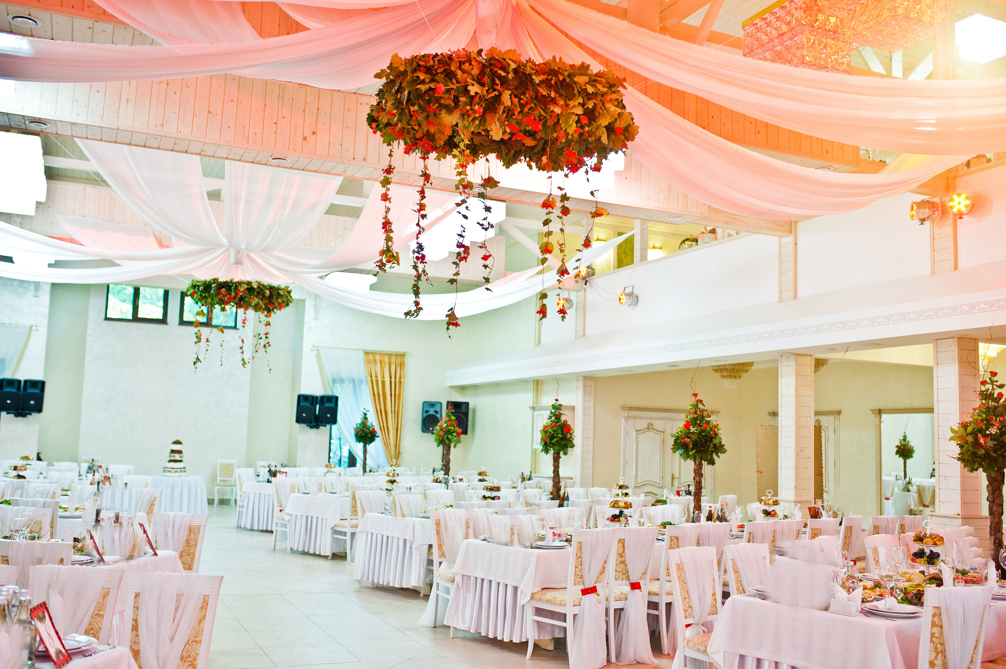 What You Should Know When Considering Banquet Halls for Your Reception